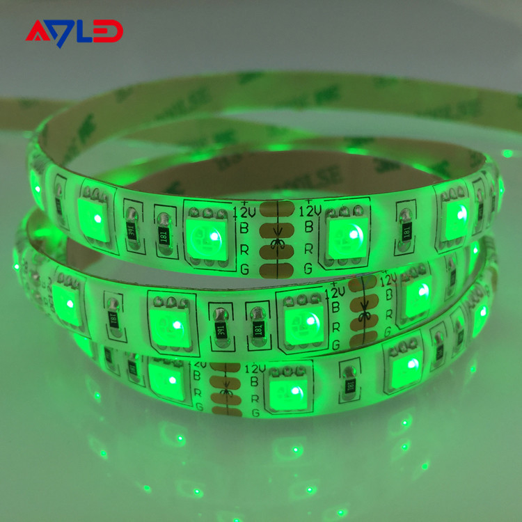 สีเขียว SMD 5050 60LEDs/M LED Strip Light สําหรับเฟอร์นิเจอร์ การตกแต่ง ความสว่างสูง กันน้ํา